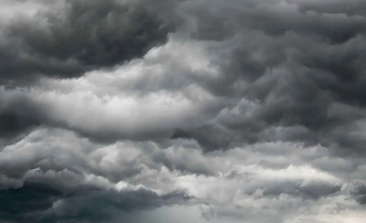 Previsão de sexta tem temporais e baixa umidade