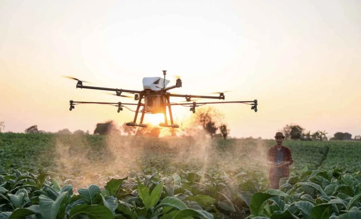 Cartilha traz regras e boas práticas para uso de drones no campo