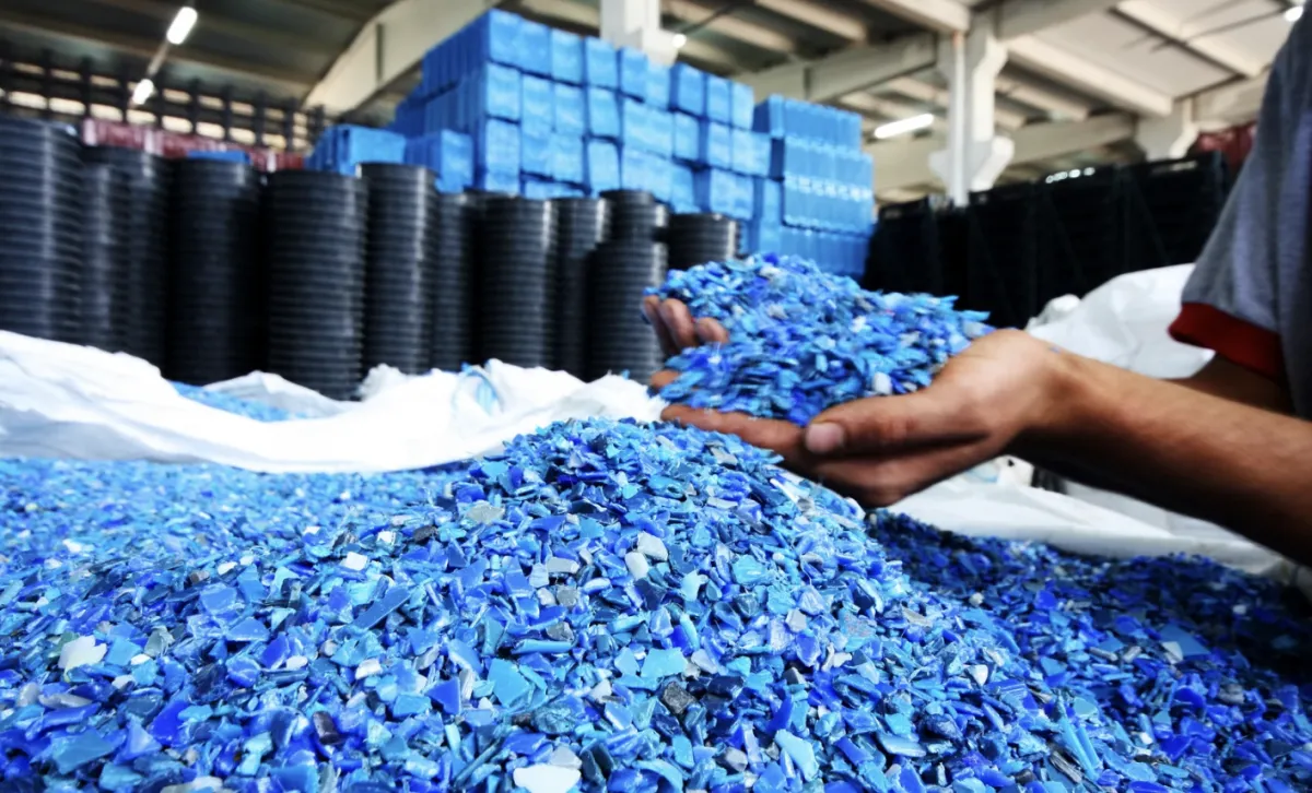 Tarifa sobre resinas plásticas ameaça custos da indústria de alimentos