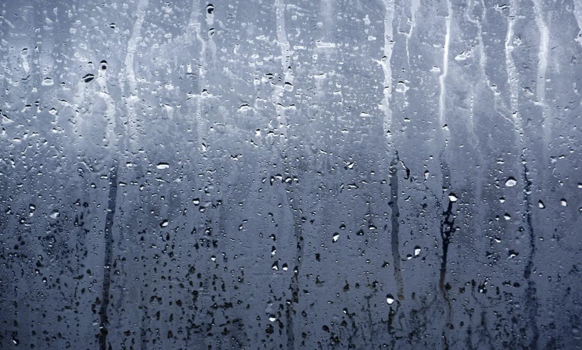 Previsão do tempo traz chuva forte e frio nesta terça