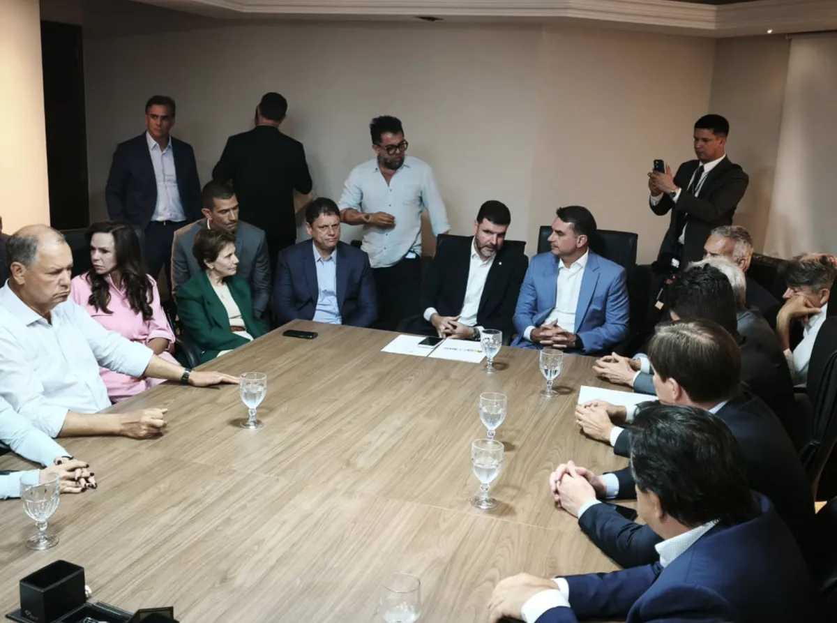 FPA oficializa apoio a Flávio Bolsonaro no segundo turno